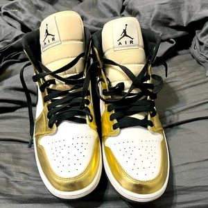 Jordan 1 gold& white